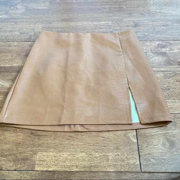 Fashion Nova Flame in your Heart Croc Camel Mini M - Picture 6 of 11